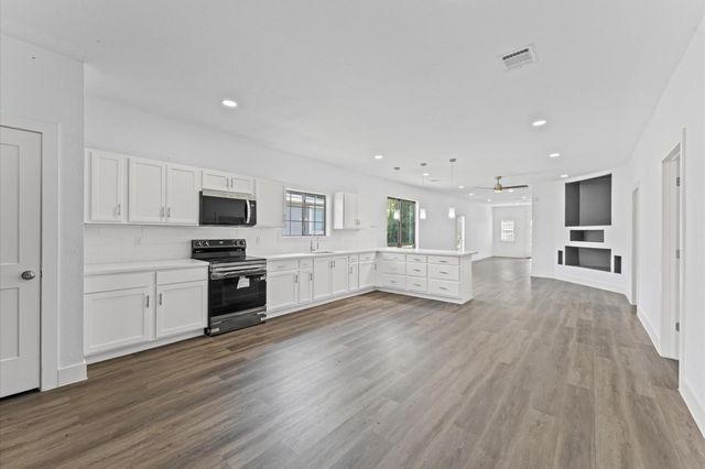 365 Road 5605, Cleveland, TX 77327