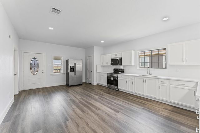 365 Road 5605, Cleveland, TX 77327