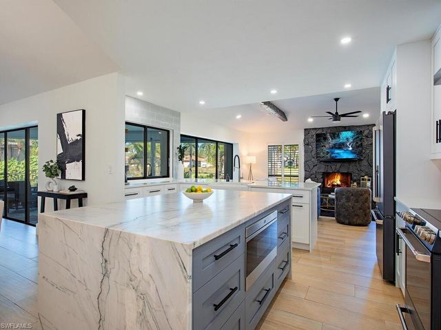 9956 Treasure Cay LN, Bonita Springs, FL 34135