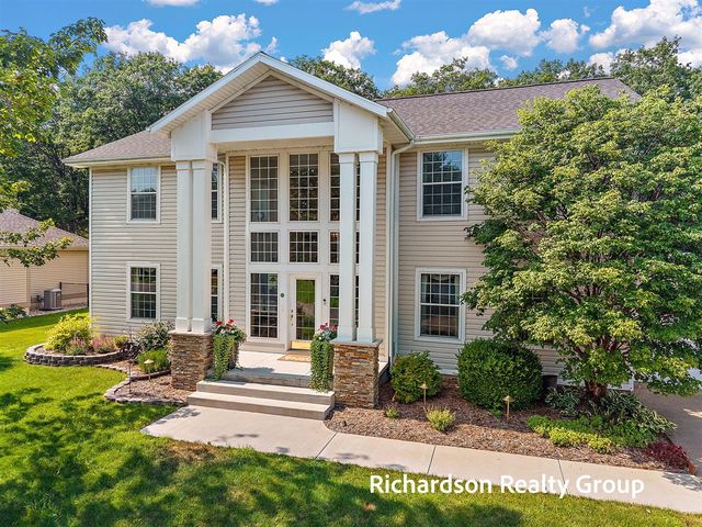 18657 Sioux Drive, Spring Lake, MI 49456