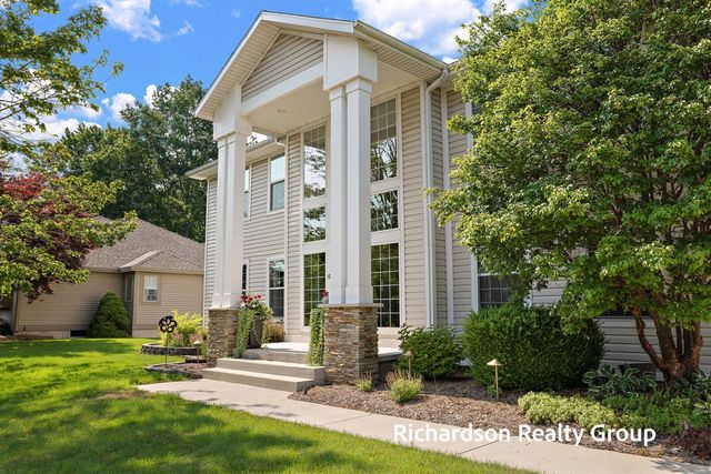 18657 Sioux Drive, Spring Lake, MI 49456