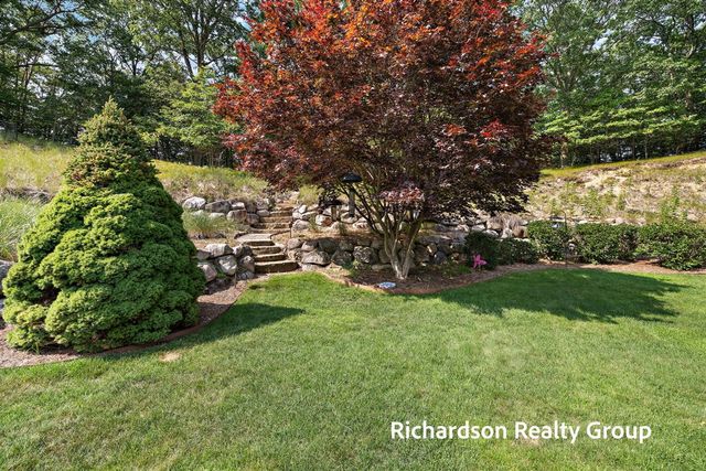 18657 Sioux Drive, Spring Lake, MI 49456