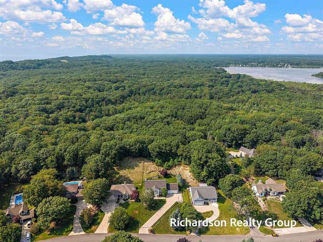18657 Sioux Drive, Spring Lake, MI 49456