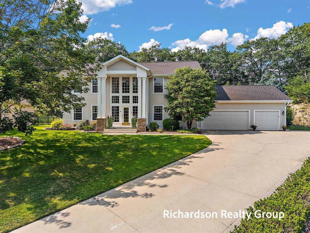 18657 Sioux Drive, Spring Lake, MI 49456