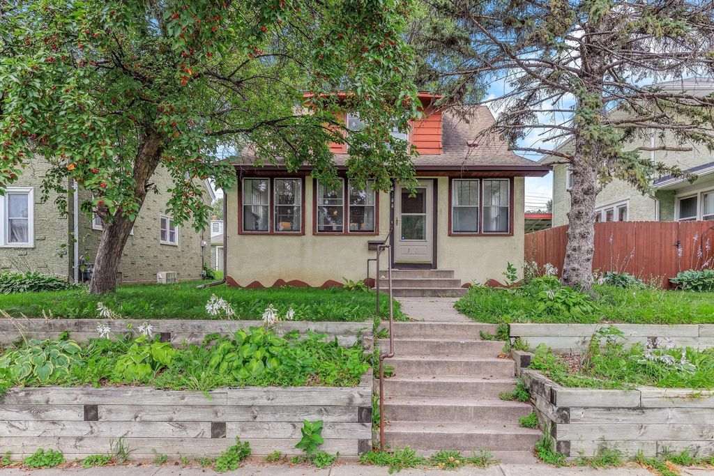 144 10th Avenue S, South Saint Paul, MN 55075