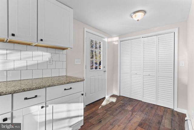 751 W PENNSYLVANIA AVE, Pen Argyl, PA 18072