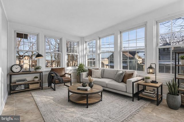 751 W PENNSYLVANIA AVE, Pen Argyl, PA 18072