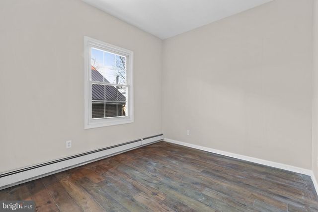 751 W PENNSYLVANIA AVE, Pen Argyl, PA 18072