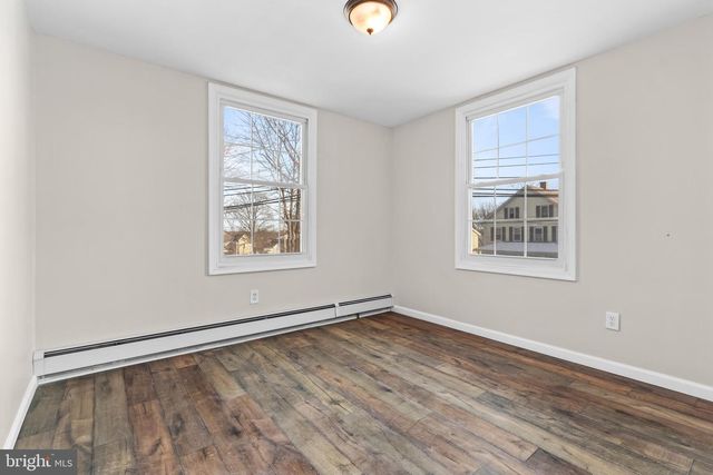 751 W PENNSYLVANIA AVE, Pen Argyl, PA 18072