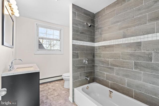 751 W PENNSYLVANIA AVE, Pen Argyl, PA 18072