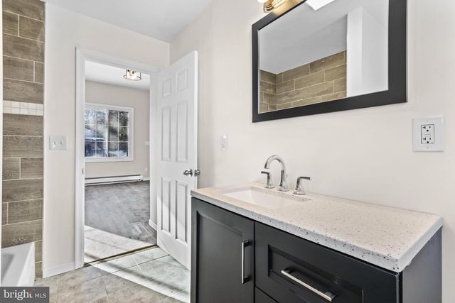 751 W PENNSYLVANIA AVE, Pen Argyl, PA 18072