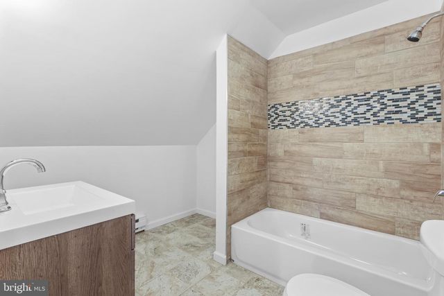 751 W PENNSYLVANIA AVE, Pen Argyl, PA 18072