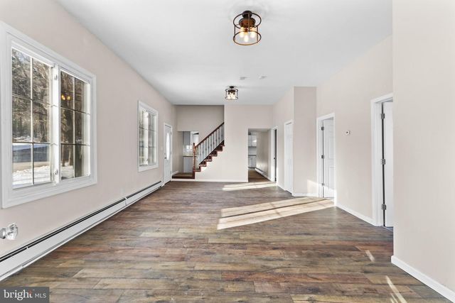 751 W PENNSYLVANIA AVE, Pen Argyl, PA 18072