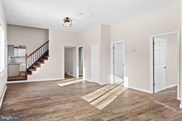 751 W PENNSYLVANIA AVE, Pen Argyl, PA 18072