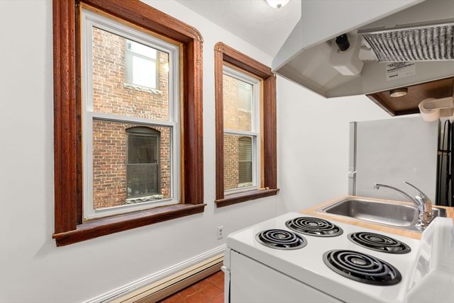 33 Charter St 3R, Boston, MA 02113