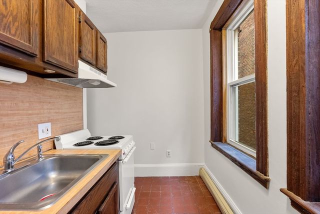33 Charter St 3R, Boston, MA 02113