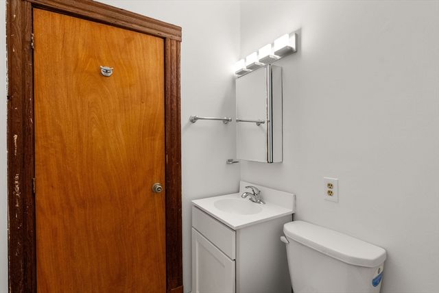 33 Charter St 3R, Boston, MA 02113