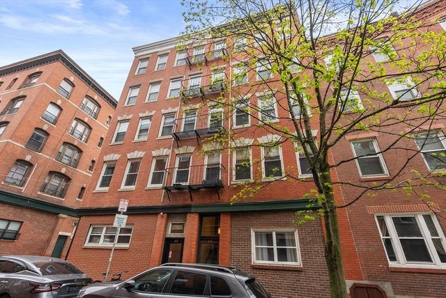 33 Charter St 3R, Boston, MA 02113