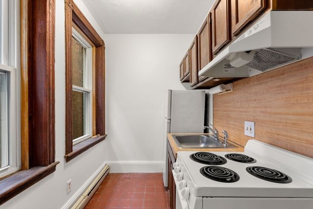 33 Charter St 3R, Boston, MA 02113