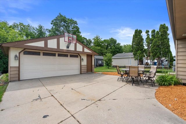 7625 S Manitowoc AVENUE, Oak Creek, WI 53154