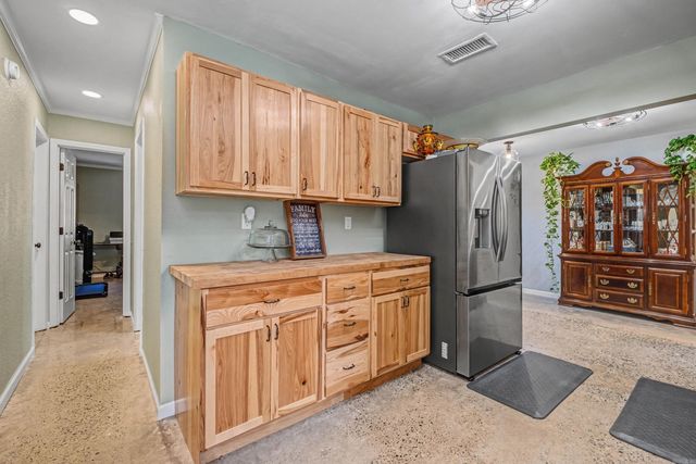 38 Crestview Rd Road, Conway, AR 72034