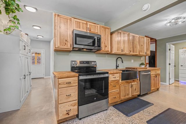 38 Crestview Rd Road, Conway, AR 72034