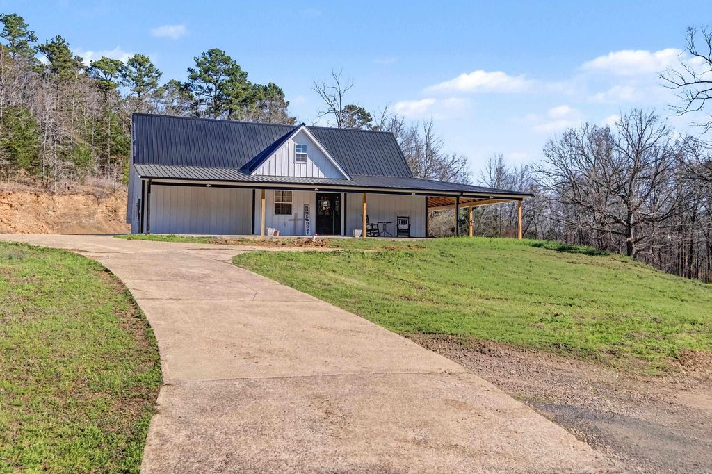 38 Crestview Rd Road, Conway, AR 72034