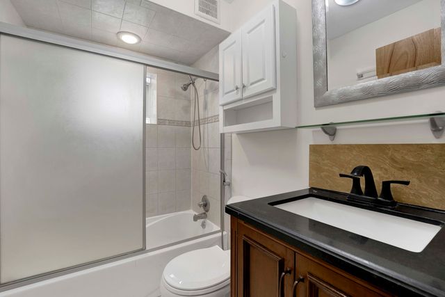 6357 W Addison Street 2F-SW, Chicago, IL 60634