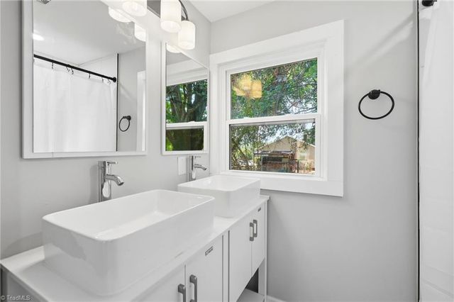 105 Broadview Avenue, Lexington, NC 27295