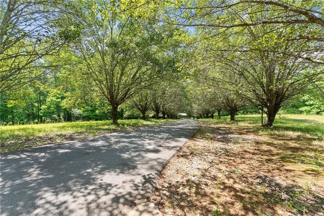 5137 Strickland Rd, Gainesville, GA 30507