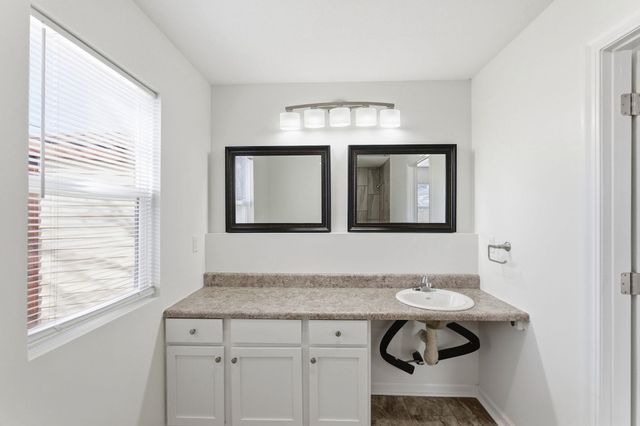 2637 N Volutsia St, Wichita, KS 67219