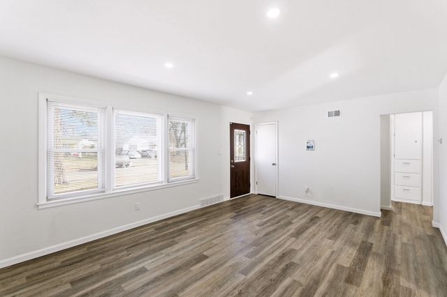 2637 N Volutsia St, Wichita, KS 67219