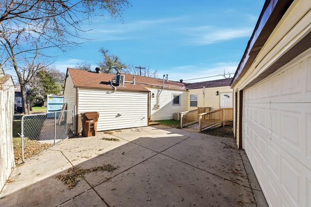 2637 N Volutsia St, Wichita, KS 67219