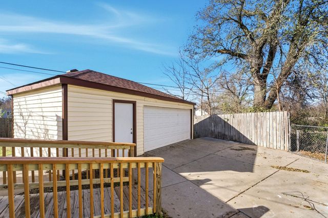 2637 N Volutsia St, Wichita, KS 67219