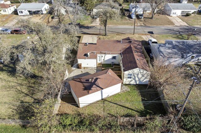 2637 N Volutsia St, Wichita, KS 67219