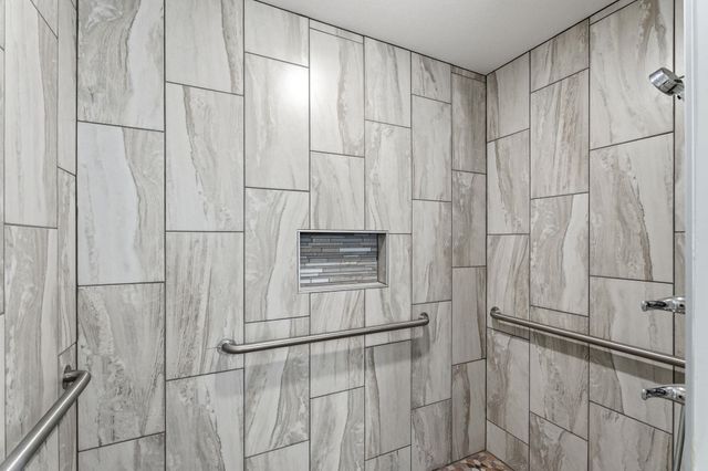 2637 N Volutsia St, Wichita, KS 67219