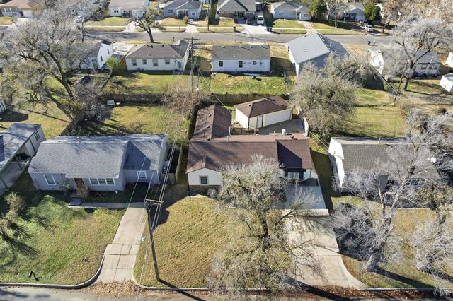 2637 N Volutsia St, Wichita, KS 67219