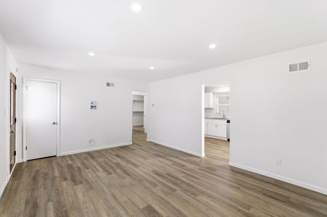 2637 N Volutsia St, Wichita, KS 67219