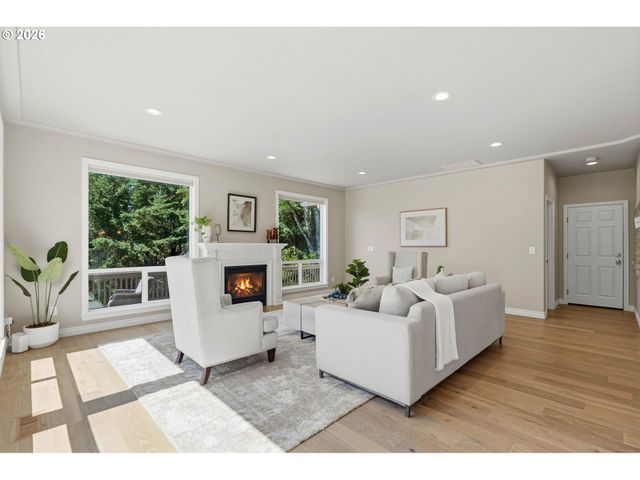 3390 CRESCENT Dr, West Linn, OR 97068