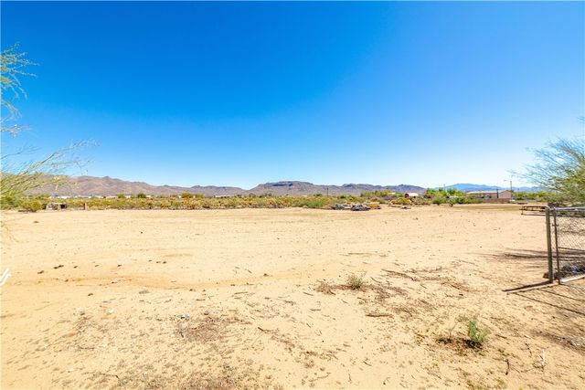 354 S Hano Road, Golden Valley, AZ 86413