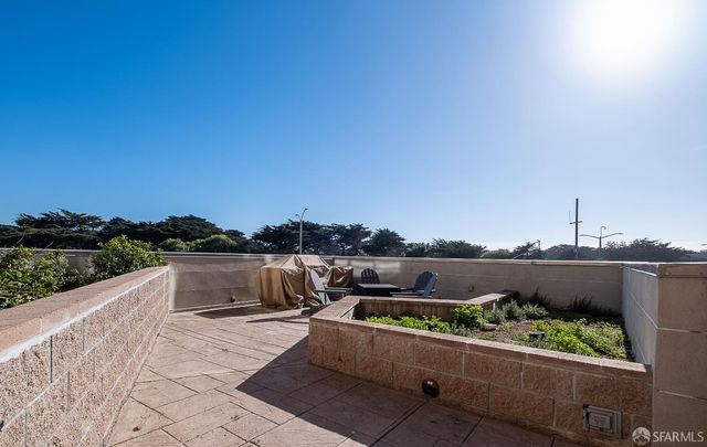 3535 Wawona Street 311, San Francisco, CA 94116