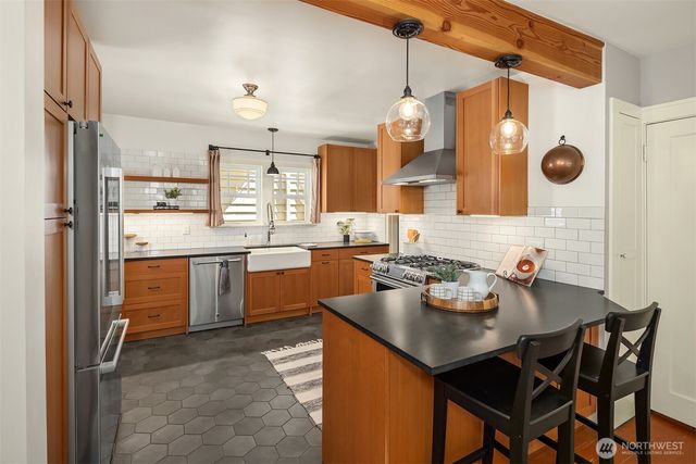 546 N 75th Street, Seattle, WA 98103