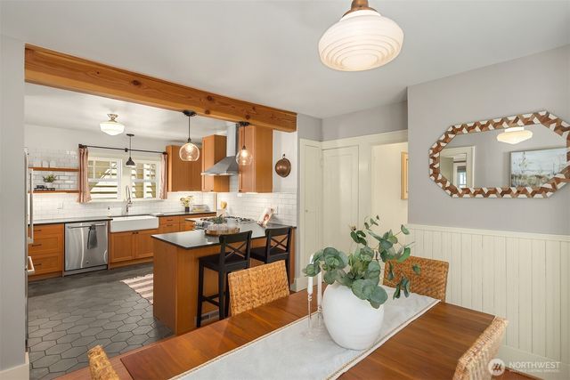 546 N 75th Street, Seattle, WA 98103