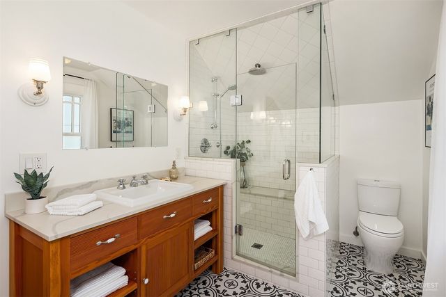 546 N 75th Street, Seattle, WA 98103