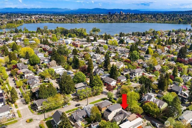 546 N 75th Street, Seattle, WA 98103
