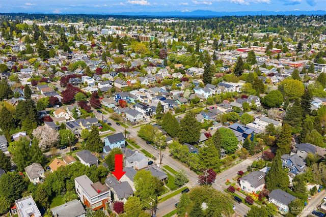 546 N 75th Street, Seattle, WA 98103