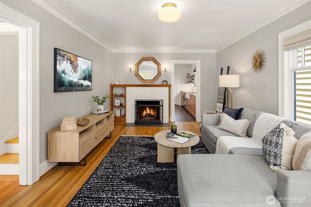 546 N 75th Street, Seattle, WA 98103