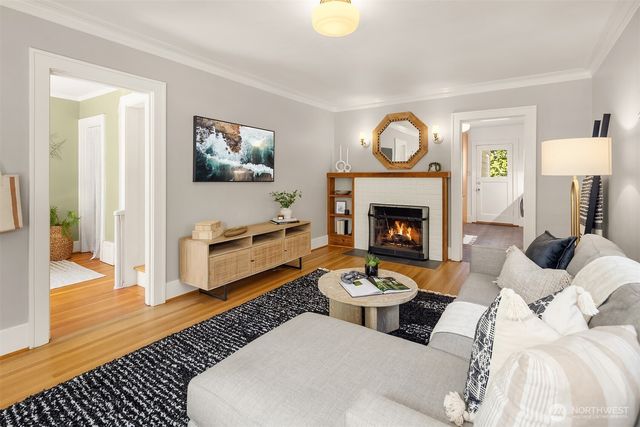 546 N 75th Street, Seattle, WA 98103