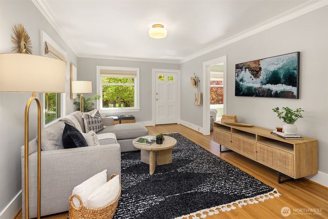 546 N 75th Street, Seattle, WA 98103