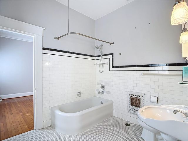 2105 W SOUTHVIEW AVENUE, Tampa, FL 33606